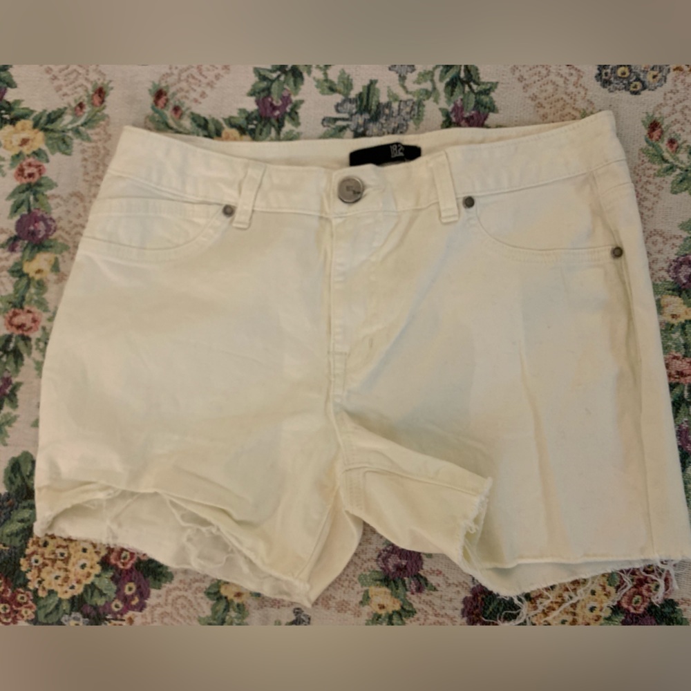 1822 Denim White Jean SHORTS Junior size 11 Stretch Cut-off NWOT